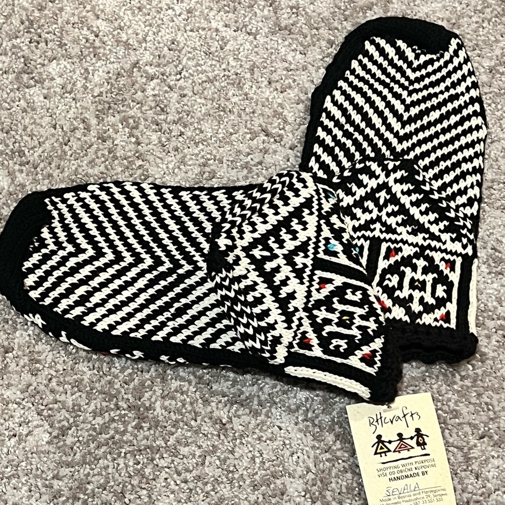 BH CRAFTS Slipper Socks that travel the globe - Buy with Purpose - Picture 4 of 8